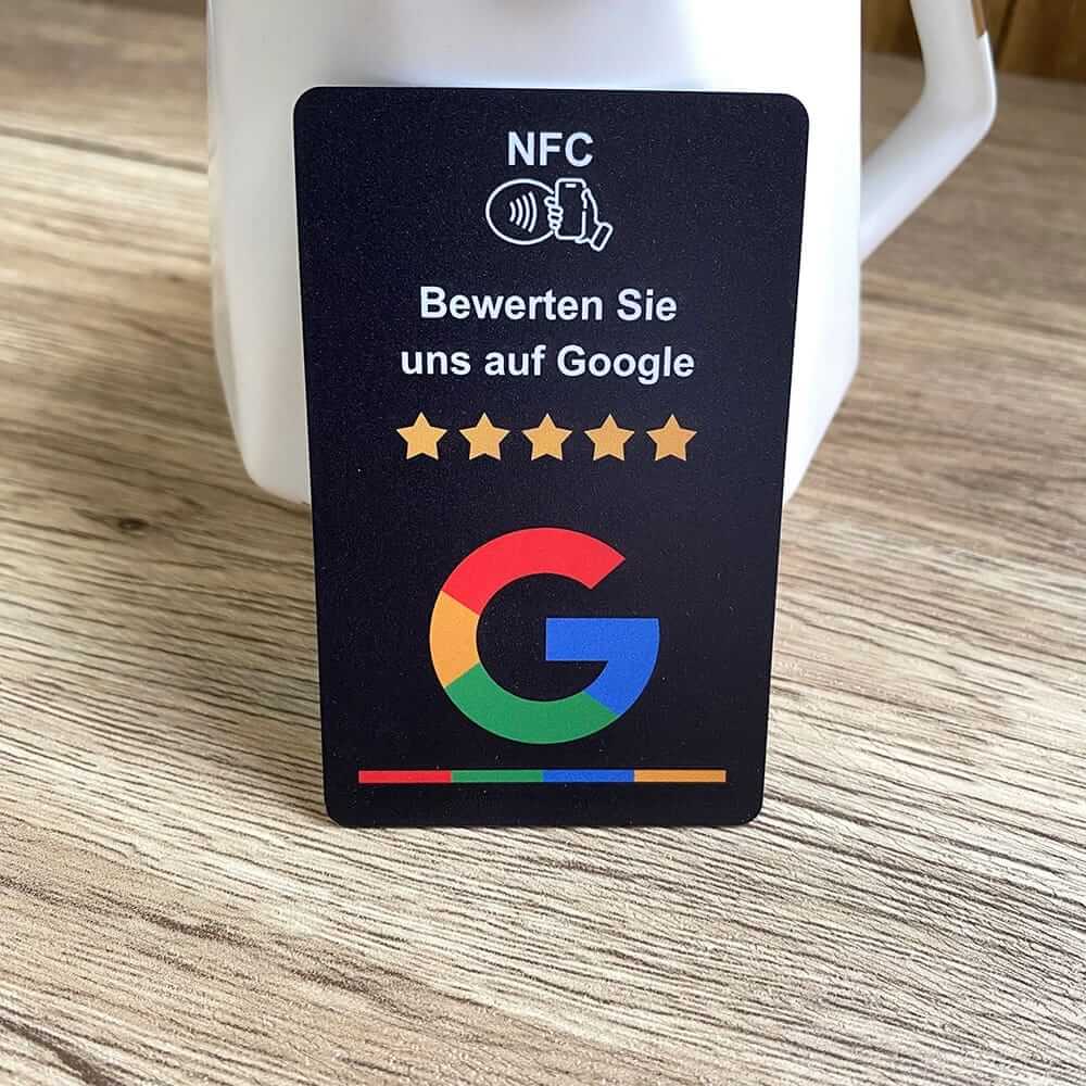 Bewertungskarte mit NFC in Schwarz. So groß wie eine Visitenkarte.